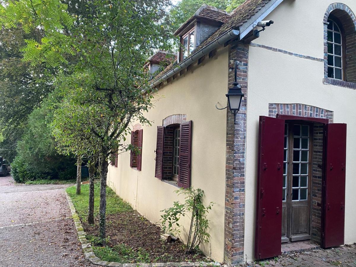 Vila Le Charme Mézilles Exteriér fotografie