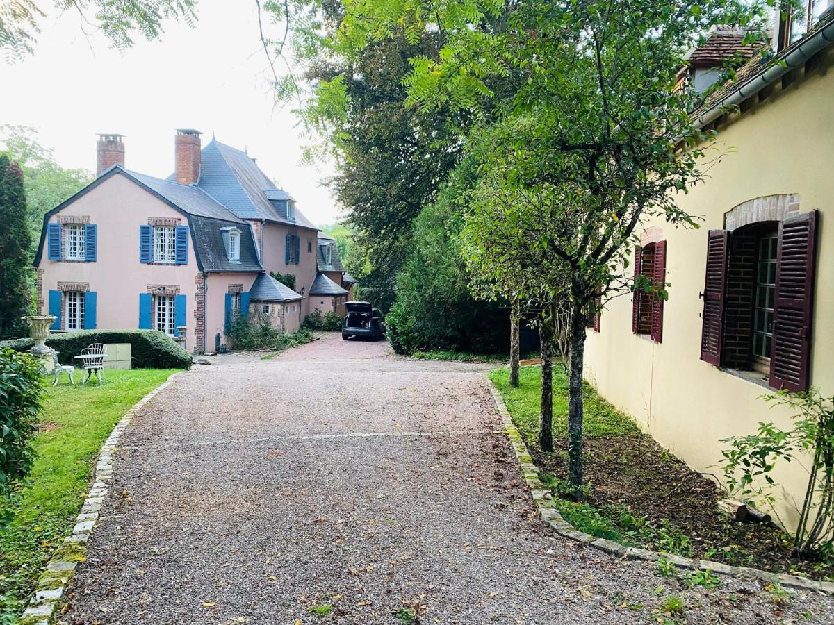 Vila Le Charme Mézilles Exteriér fotografie